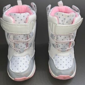 Toddler girl snow boots. Carter’s size 5